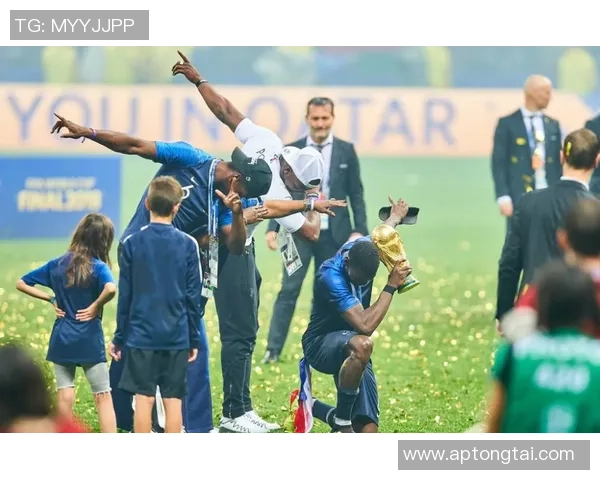 莫德里奇：足球场上的智慧与灵动，传奇中场的辉煌人生与不屈精神