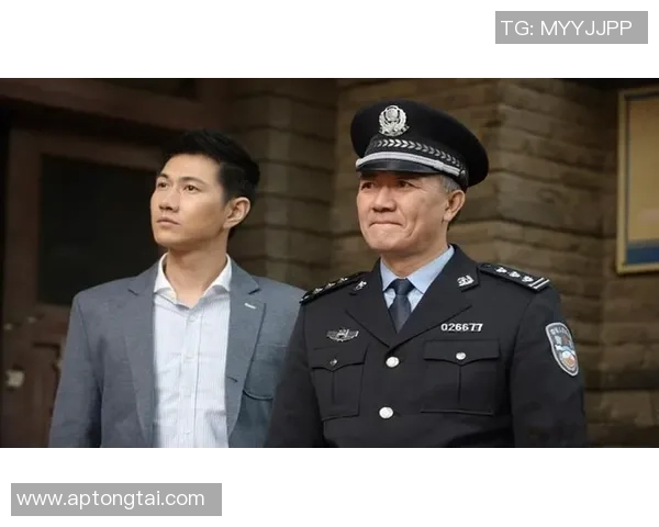 阳光照耀下的秘密对决神秘人背后的真相与勇气的较量 阳光照耀下的秘密对决神秘人背后的真相与勇气的较量